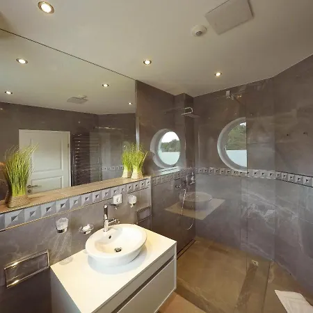 Strandnah, Balkon, Meerblick, Sauna, Gratis Nutzung Vom Ahoi Erlebnisbad Und Sauna In Sellin - House Palstek 괴렌