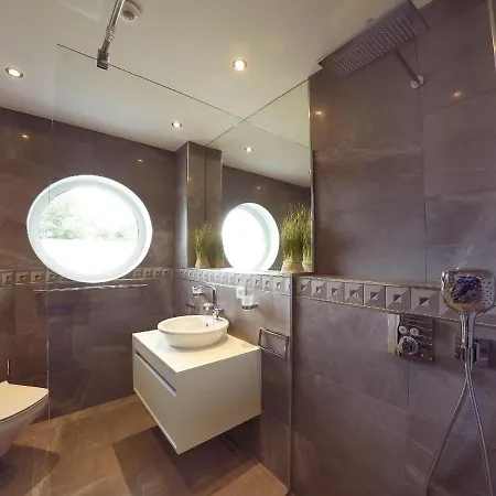 Strandnah, Balkon, Meerblick, Sauna, Gratis Nutzung Vom Ahoi Erlebnisbad Und Sauna In Sellin - House Palstek *